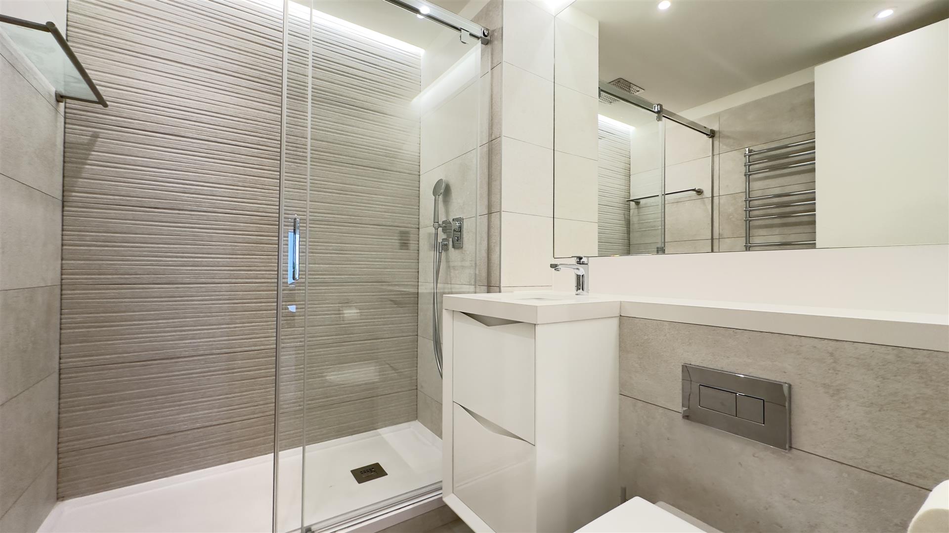 Image of Apartment - 3 Bedrooms - 2 Bathrooms for Rental in EuroCity-Gibraltar, Image 6